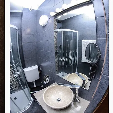 Hanul Vanatorilor Hotel 2*
